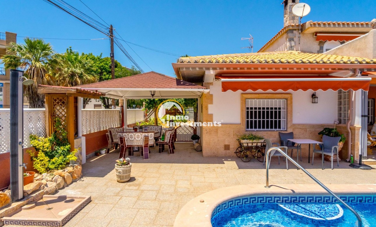 Resale - Villa - Cabo Roig - La Regia