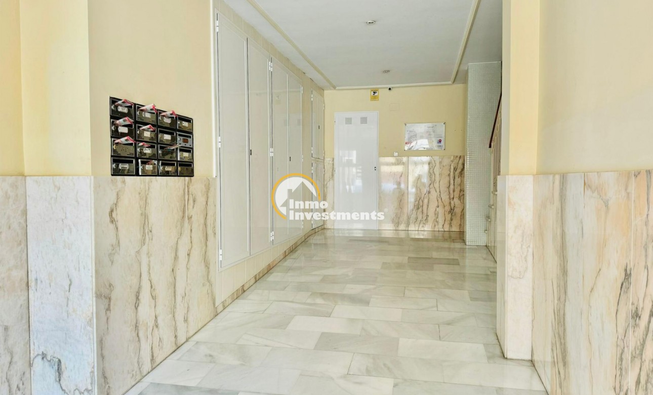 Resale - Apartment - Torrevieja - Playa del Acequion