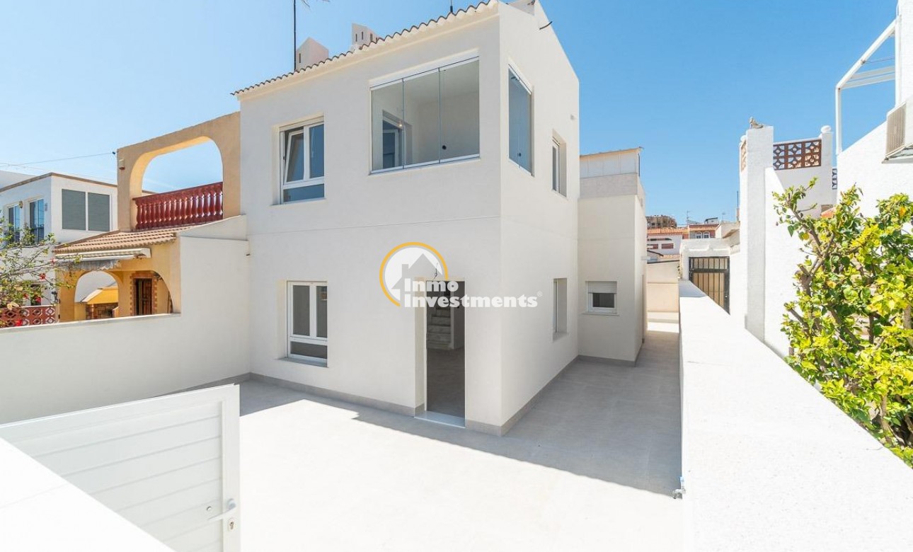 Resale - Semi detached villa - Torrevieja - Beach