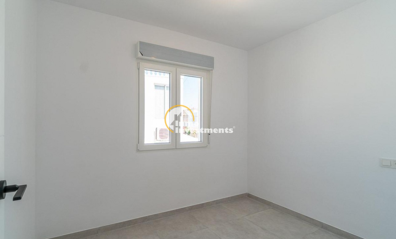 Resale - Semi detached villa - Torrevieja - Beach