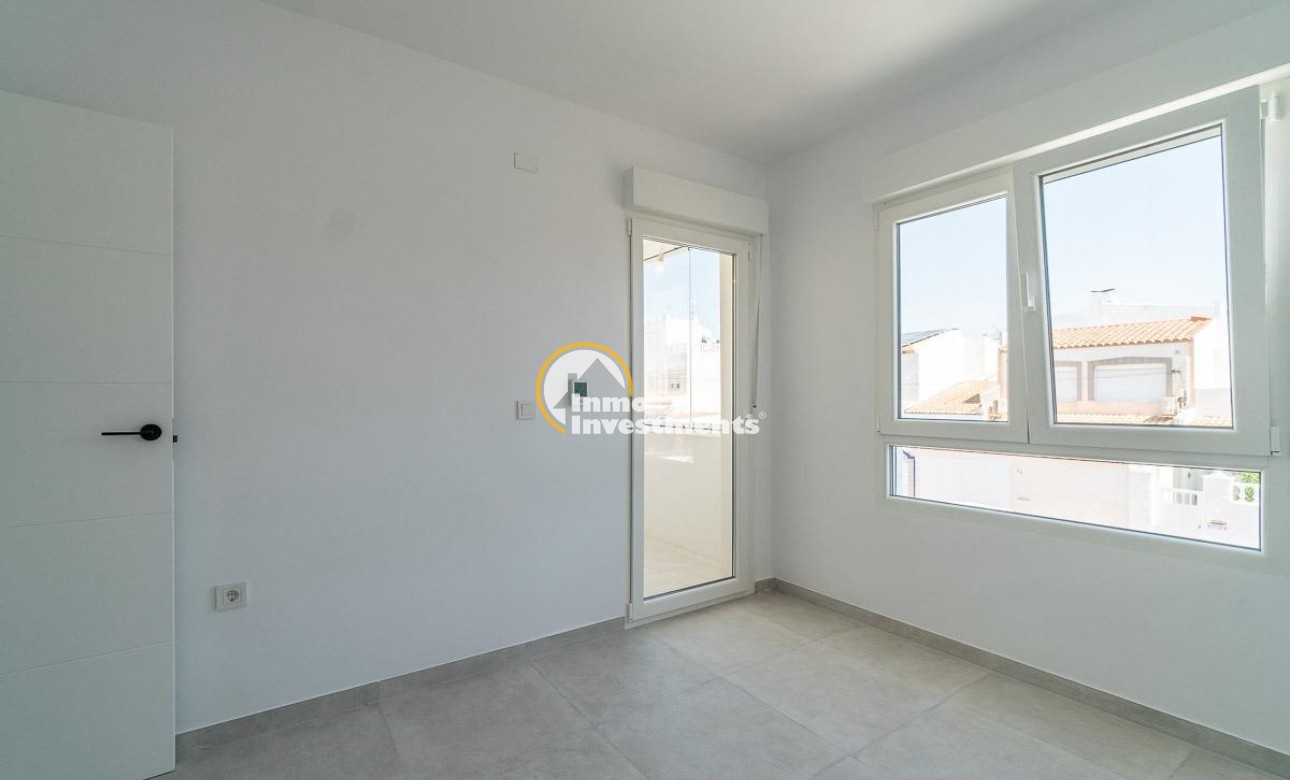 Resale - Semi detached villa - Torrevieja - Beach