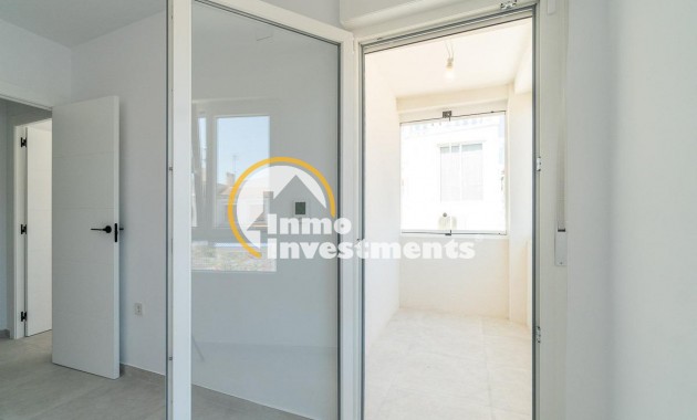 Resale - Semi detached villa - Torrevieja - Beach