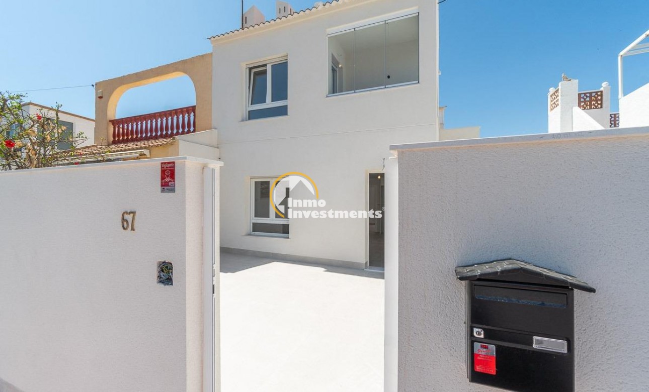 Resale - Semi detached villa - Torrevieja - Beach