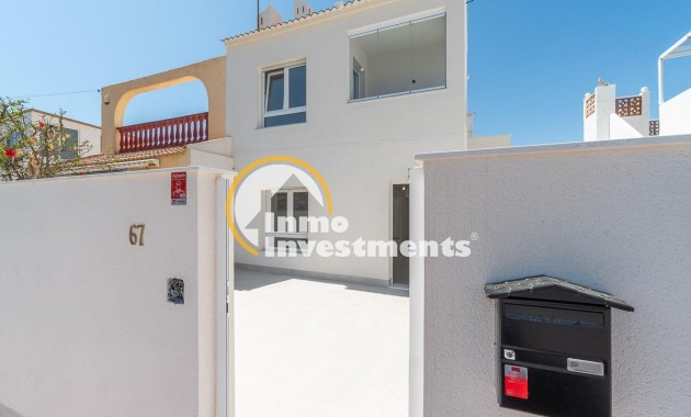 Resale - Semi detached villa - Torrevieja - Beach