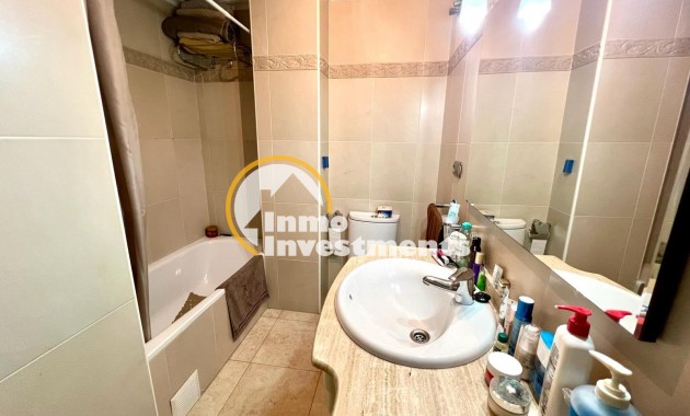 Resale - Apartment - Torrevieja - Puerto