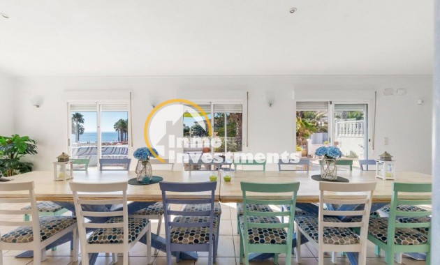 Resale - Villa - Playa Flamenca - Beachside