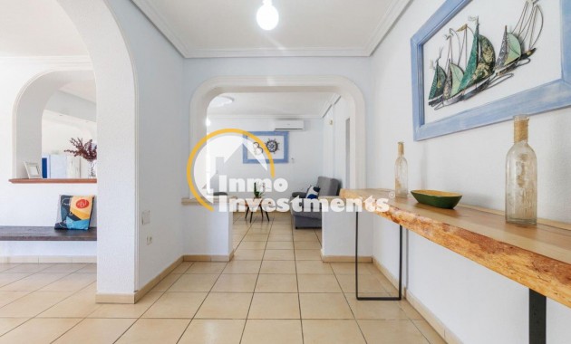 Resale - Villa - Playa Flamenca - Beachside