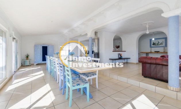 Resale - Villa - Playa Flamenca - Beachside