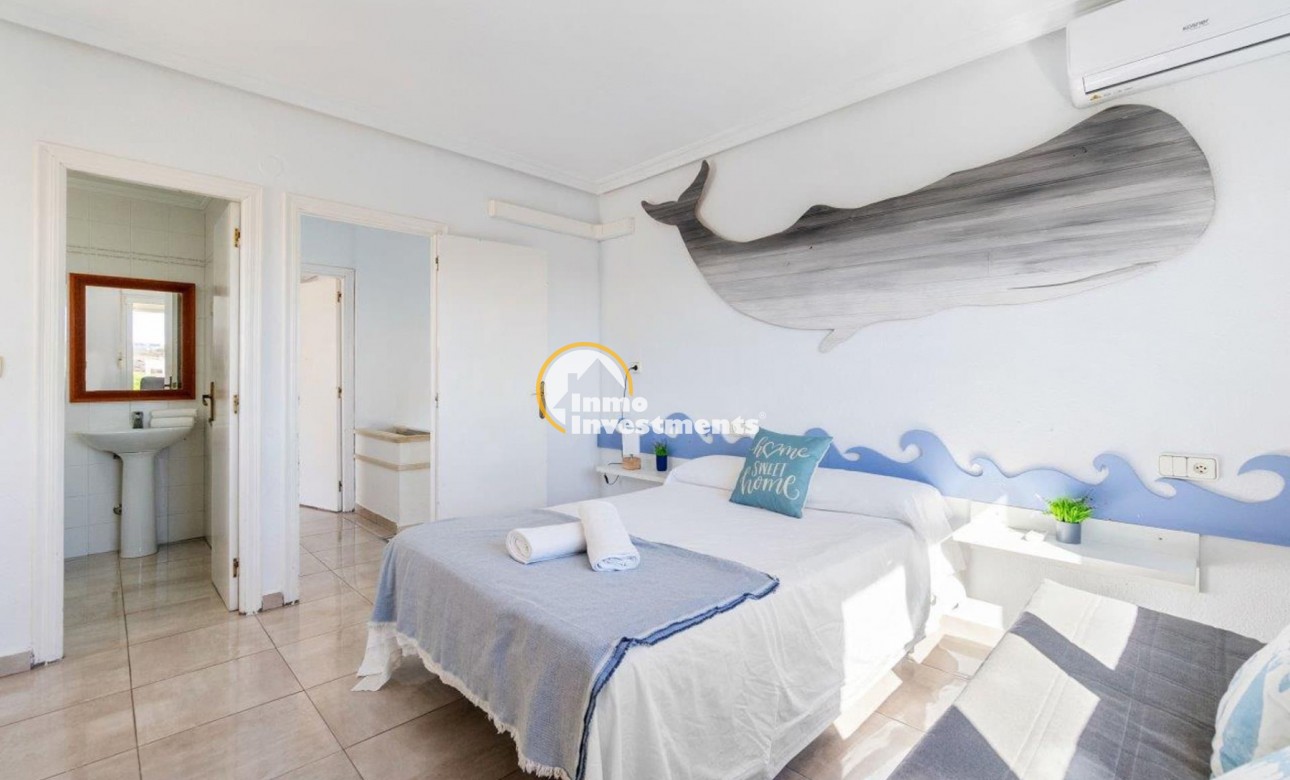 Resale - Villa - Playa Flamenca - Beachside