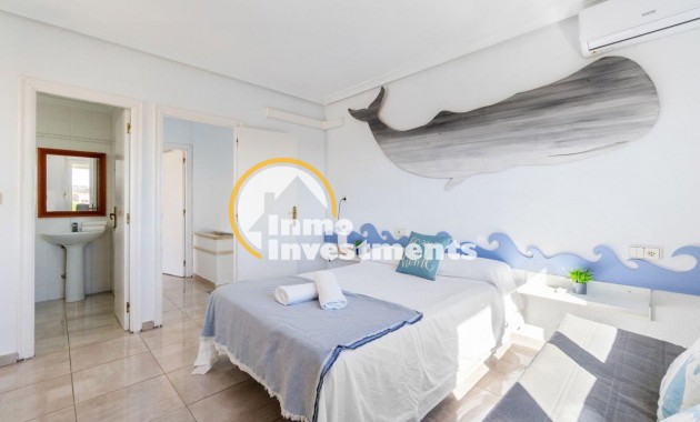 Resale - Villa - Playa Flamenca - Beachside