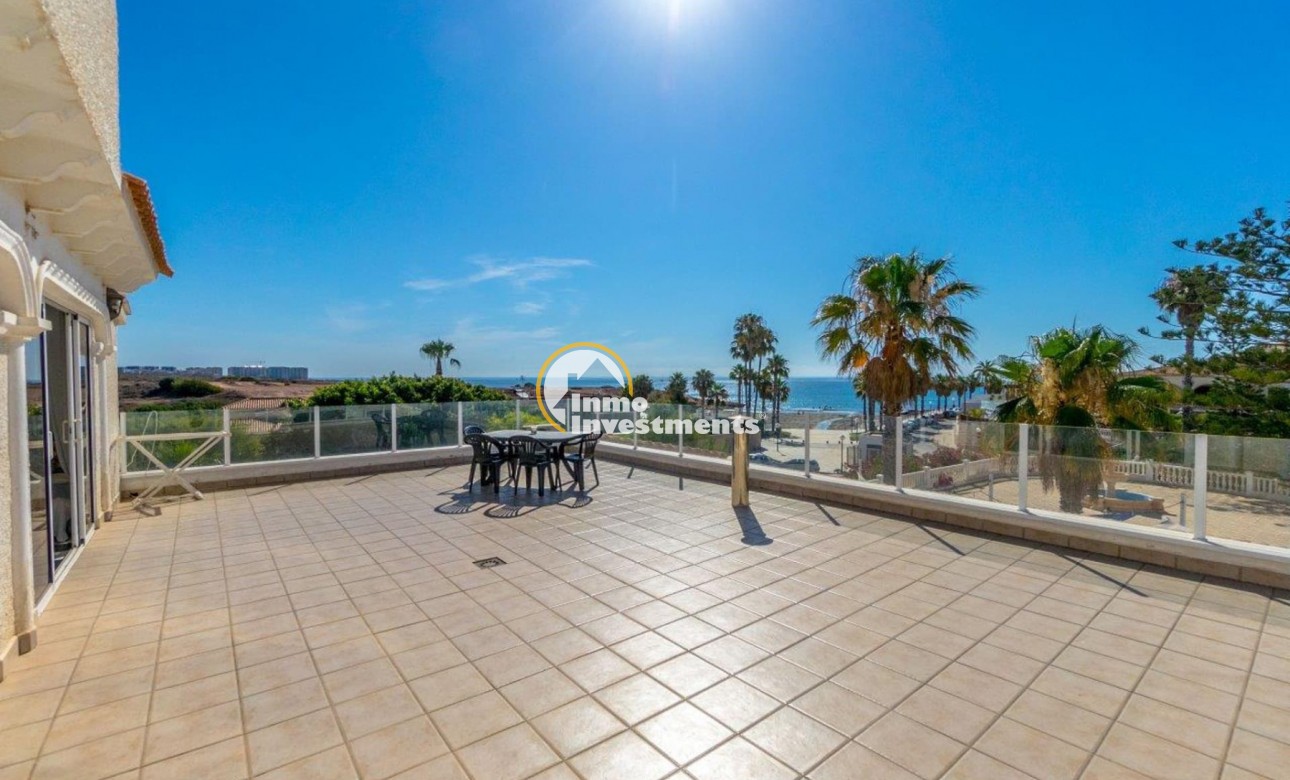 Resale - Villa - Playa Flamenca - Beachside