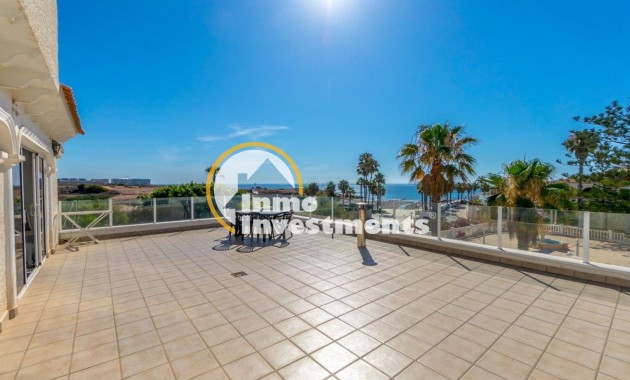 Resale - Villa - Playa Flamenca - Beachside