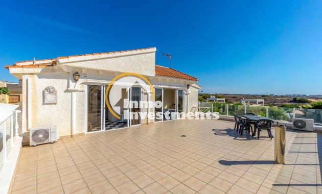 Resale - Villa - Playa Flamenca - Beachside