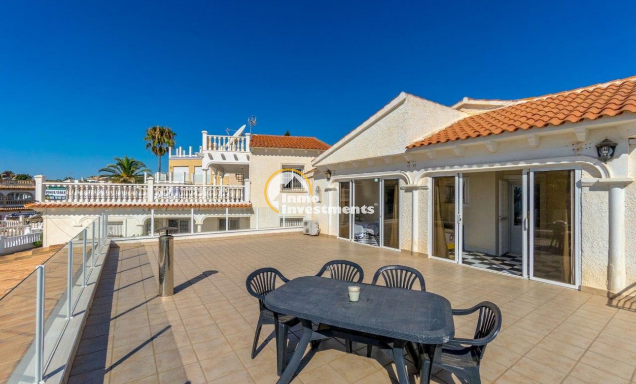 Resale - Villa - Playa Flamenca - Beachside