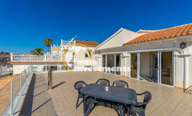 Resale - Villa - Playa Flamenca - Beachside