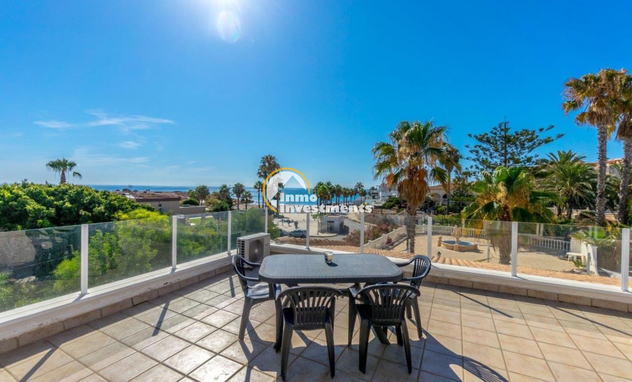 Resale - Villa - Playa Flamenca - Beachside