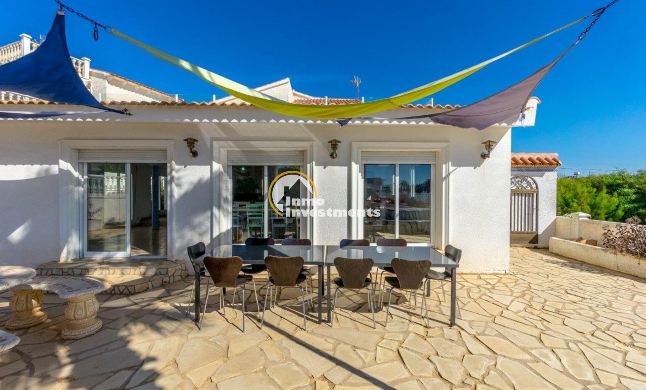 Resale - Villa - Playa Flamenca - Beachside