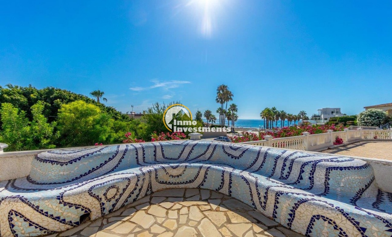 Resale - Villa - Playa Flamenca - Beachside