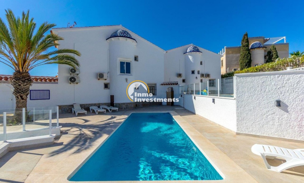 Resale - Villa - Playa Flamenca - Beachside