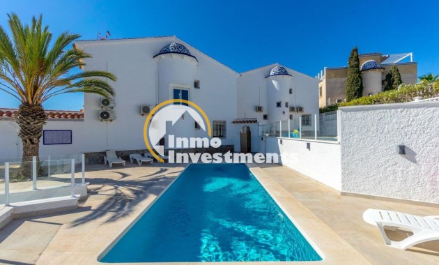 Resale - Villa - Playa Flamenca - Beachside