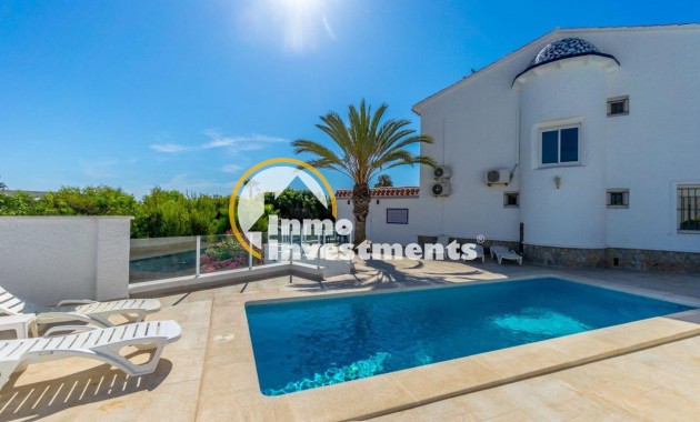 Resale - Villa - Playa Flamenca - Beachside