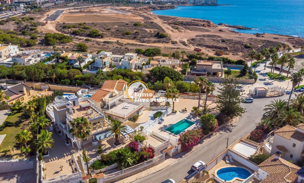 Resale - Villa - Playa Flamenca - Beachside