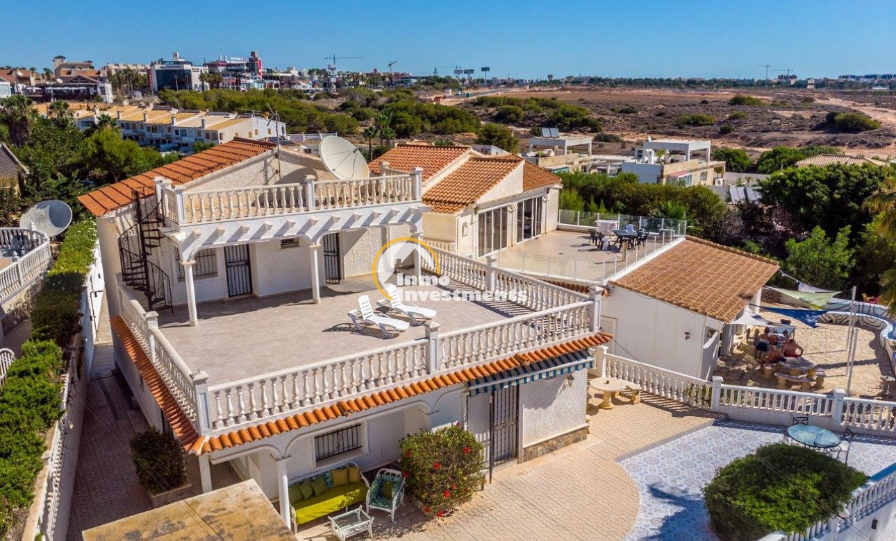 Resale - Villa - Playa Flamenca - Beachside