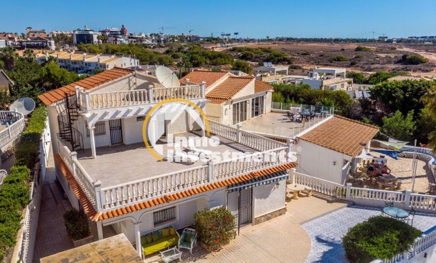 Resale - Villa - Playa Flamenca - Beachside