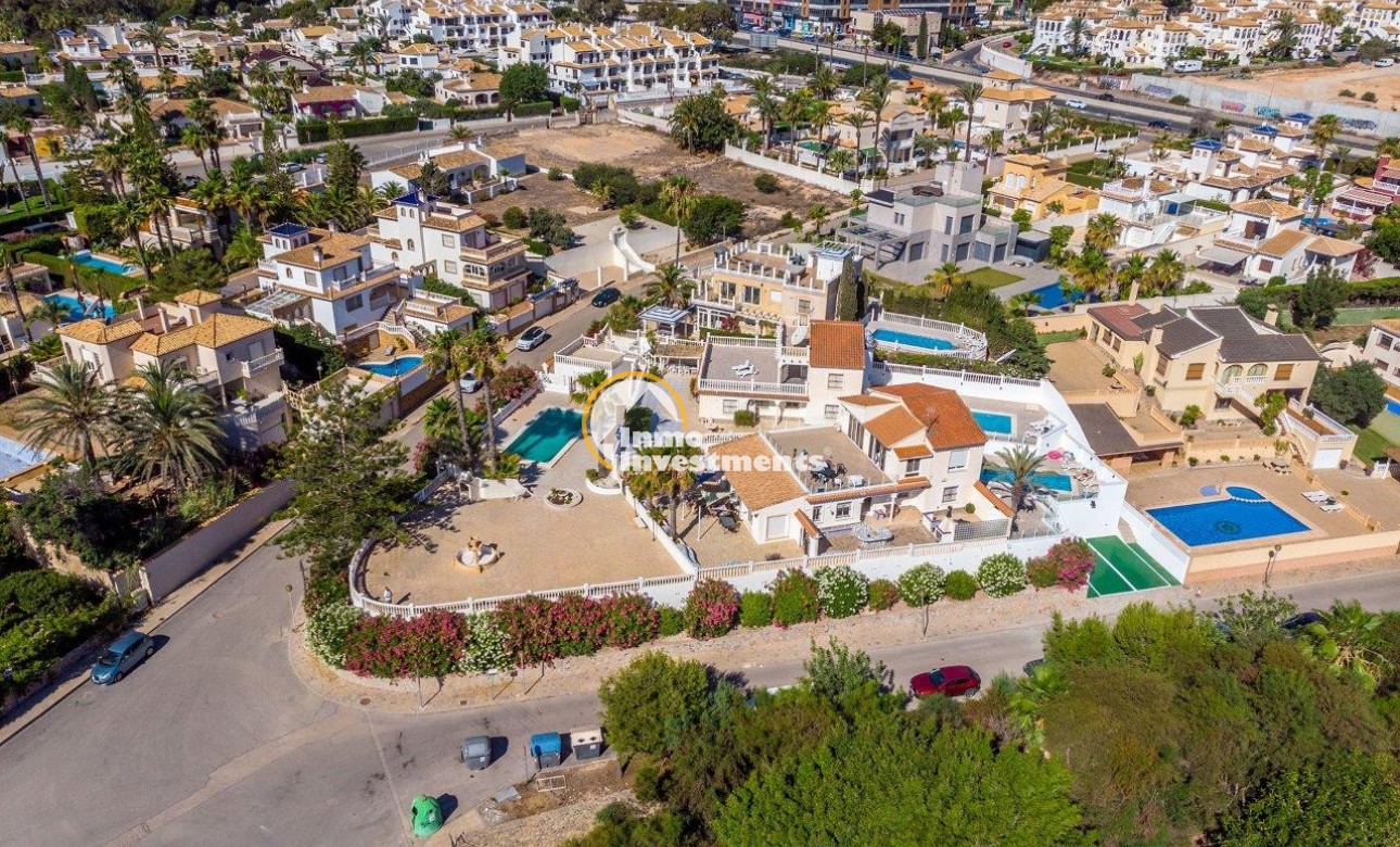 Resale - Villa - Playa Flamenca - Beachside