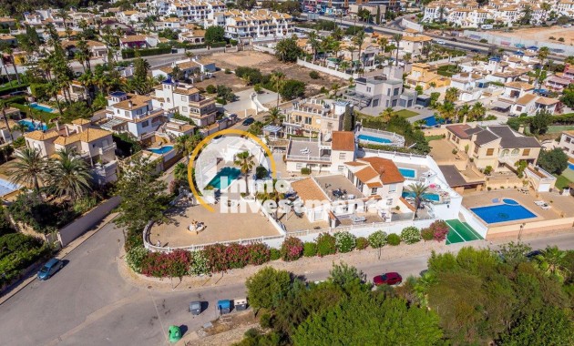 Resale - Villa - Playa Flamenca - Beachside