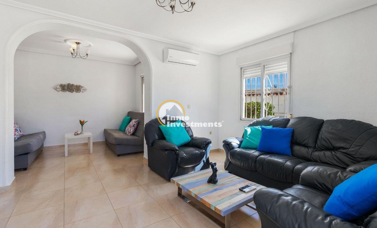 Resale - Villa - Playa Flamenca - Beachside