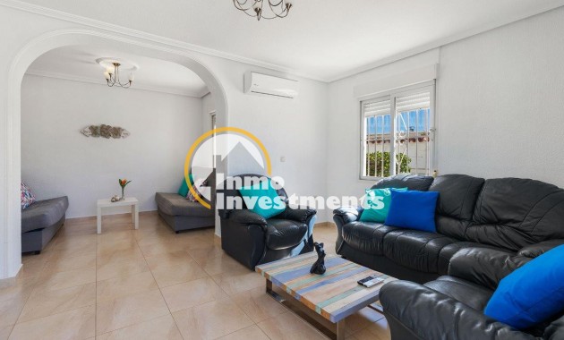 Resale - Villa - Playa Flamenca - Beachside