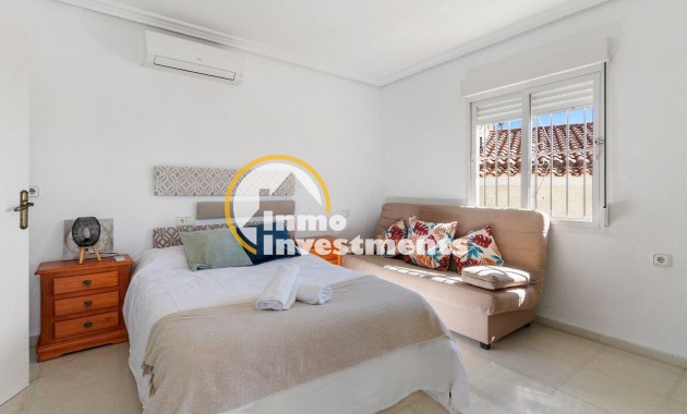 Resale - Villa - Playa Flamenca - Beachside