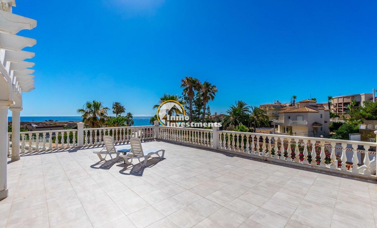 Resale - Villa - Playa Flamenca - Beachside