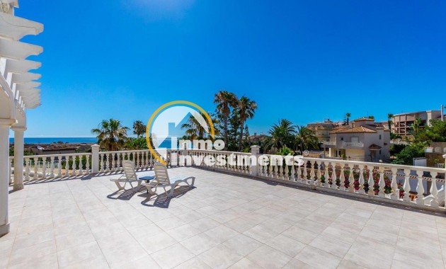 Resale - Villa - Playa Flamenca - Beachside