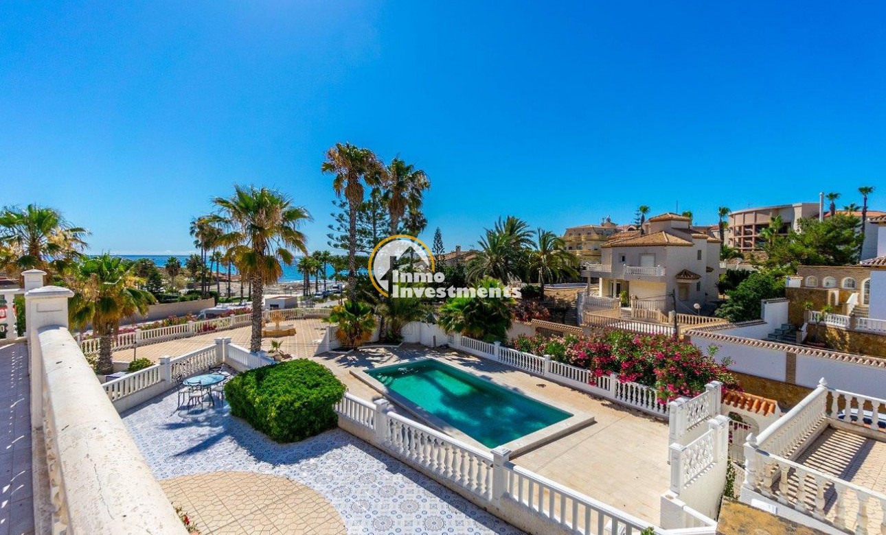 Resale - Villa - Playa Flamenca - Beachside