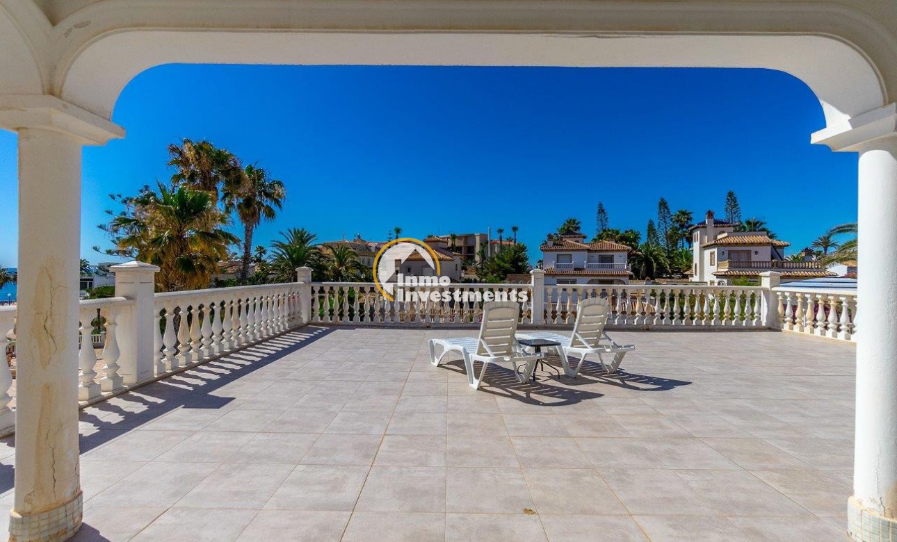 Resale - Villa - Playa Flamenca - Beachside