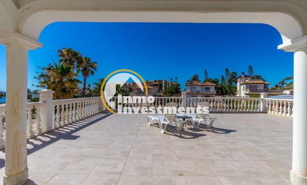 Resale - Villa - Playa Flamenca - Beachside