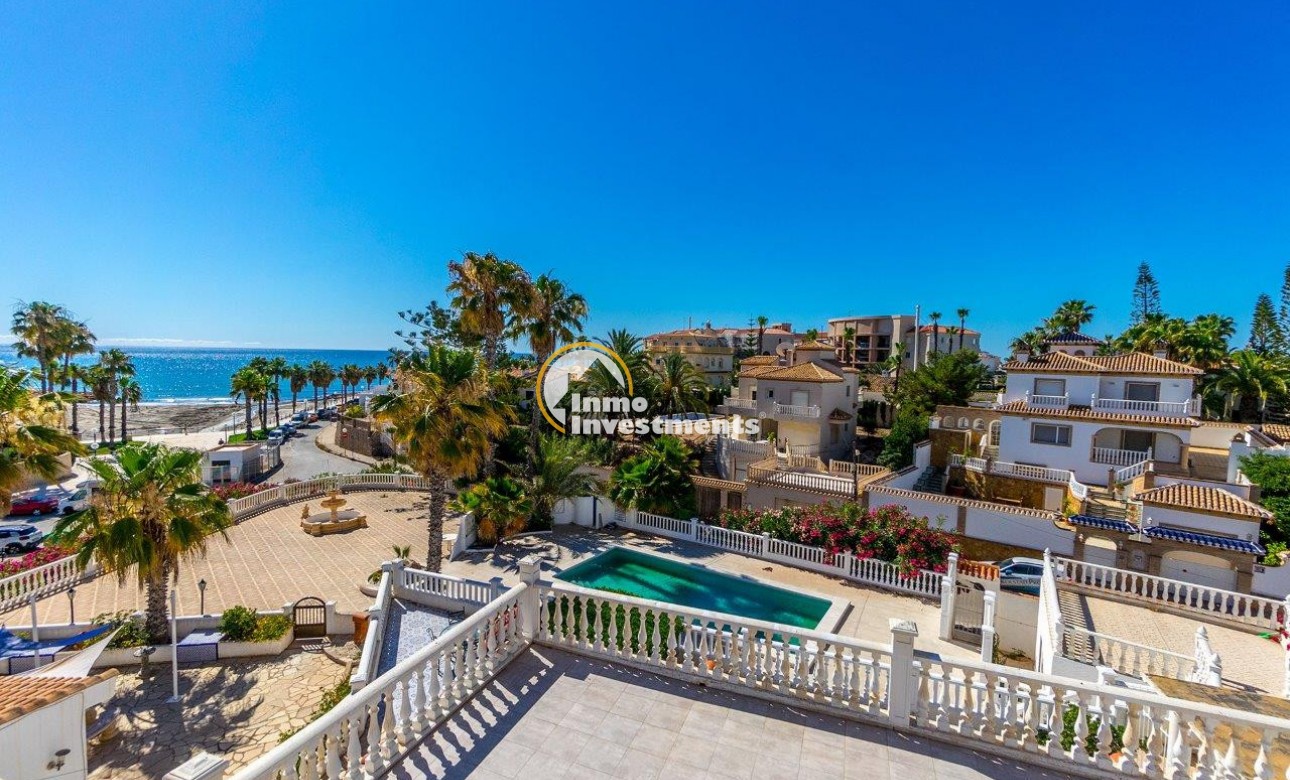 Resale - Villa - Playa Flamenca - Beachside