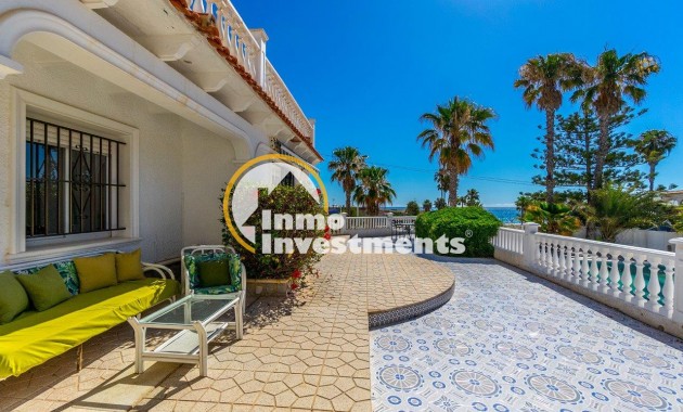 Resale - Villa - Playa Flamenca - Beachside