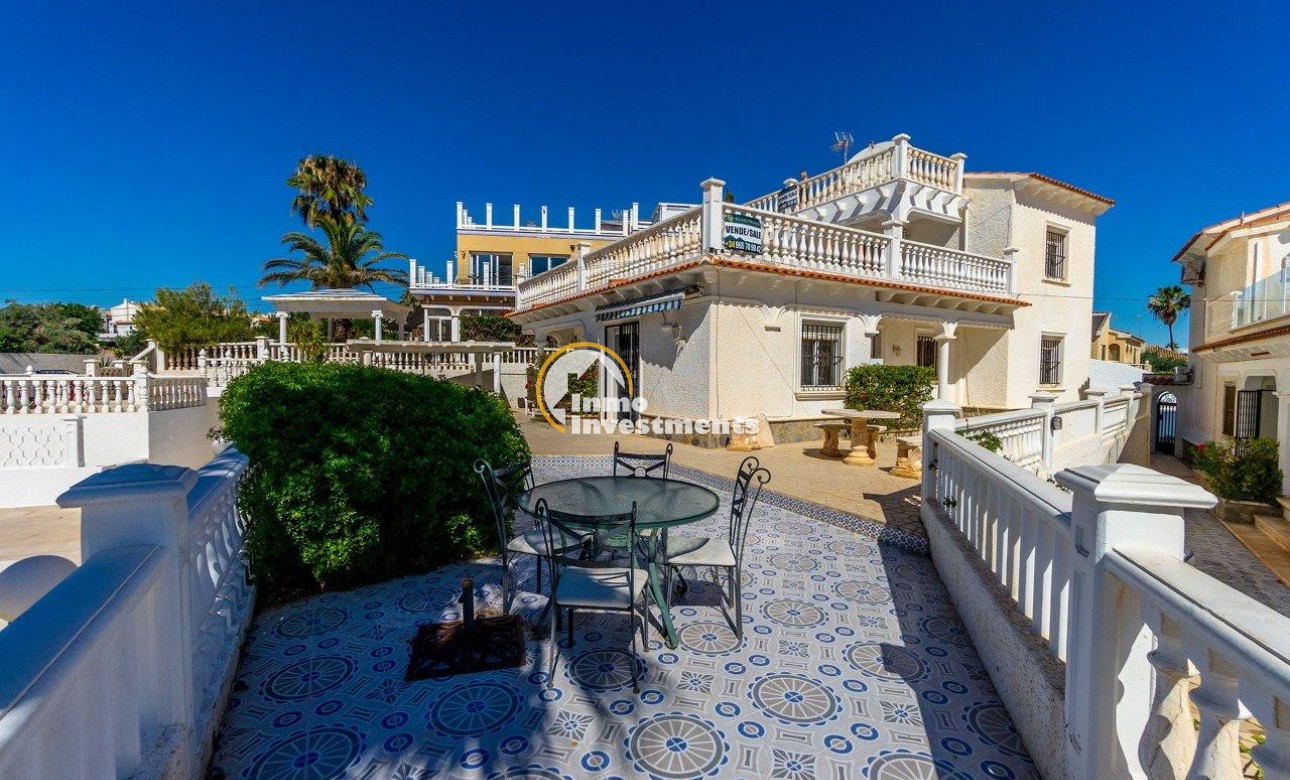 Resale - Villa - Playa Flamenca - Beachside