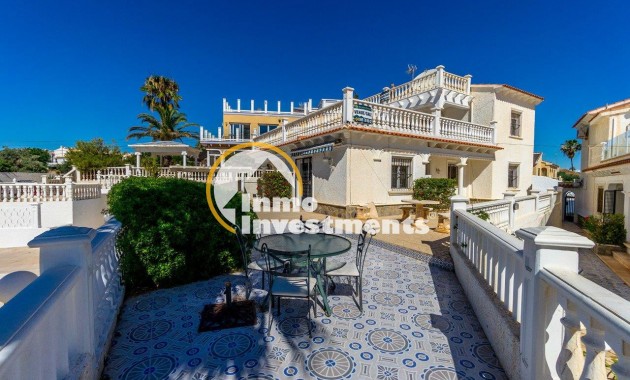 Resale - Villa - Playa Flamenca - Beachside