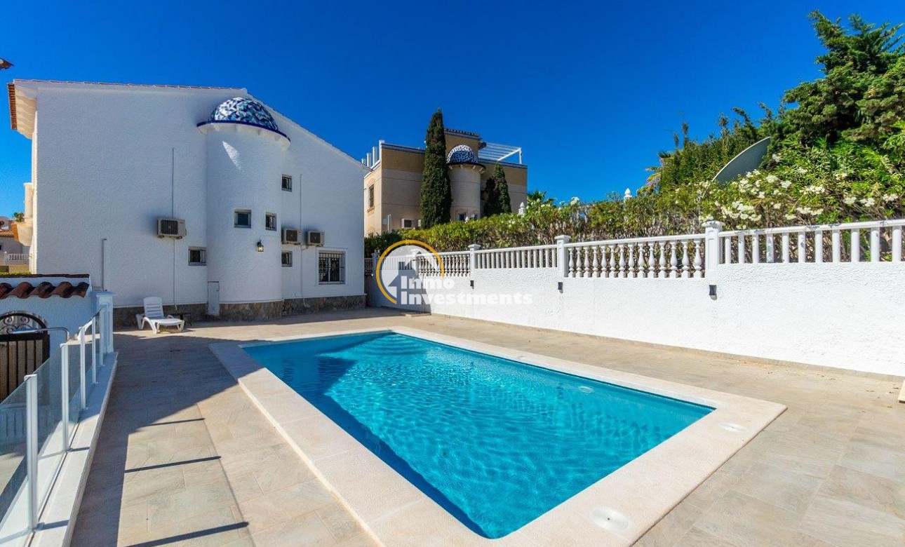 Resale - Villa - Playa Flamenca - Beachside