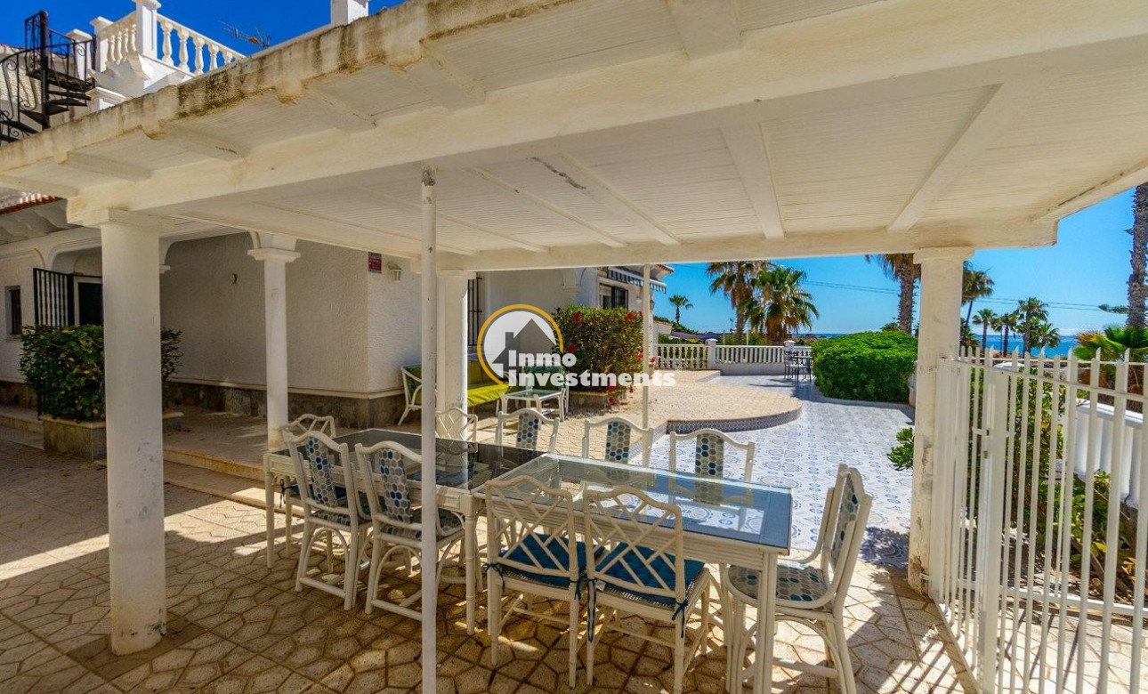 Resale - Villa - Playa Flamenca - Beachside