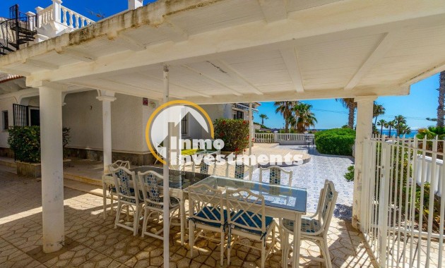 Resale - Villa - Playa Flamenca - Beachside