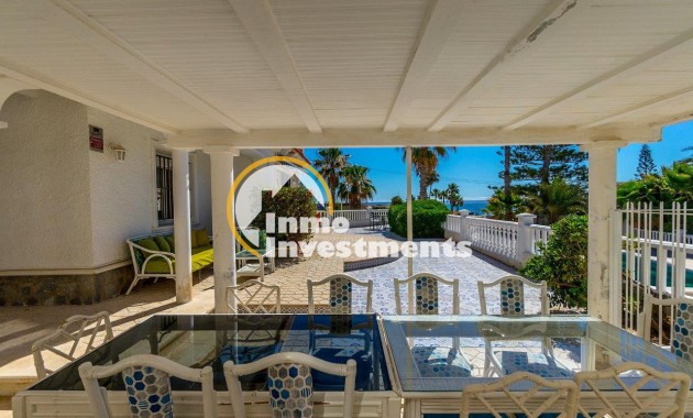 Resale - Villa - Playa Flamenca - Beachside