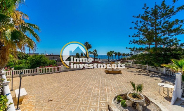 Resale - Villa - Playa Flamenca - Beachside