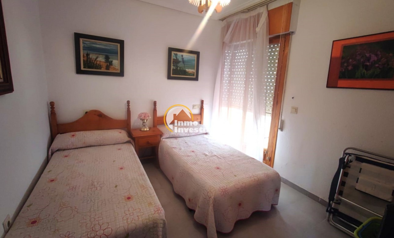 Resale - Apartment - Torrevieja - Acequion