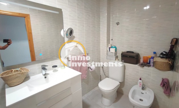 Resale - Apartment - Torrevieja - Acequion