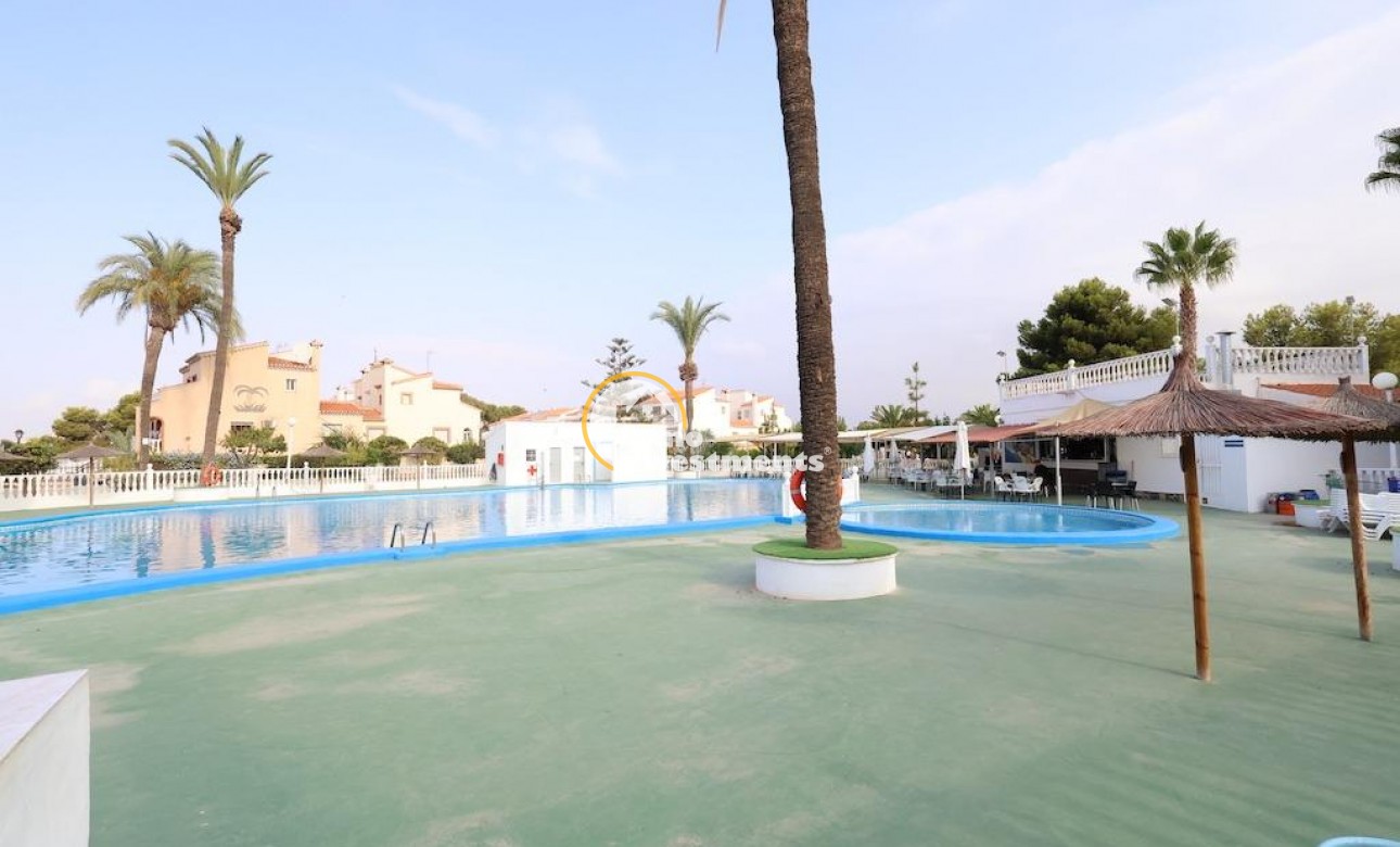 Resale - Semi detached villa - Torrevieja - Torretas